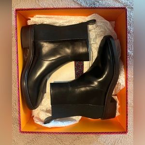 Tory Burch Women’s Chelsea Boots in Perfect Black. Size 7.5.